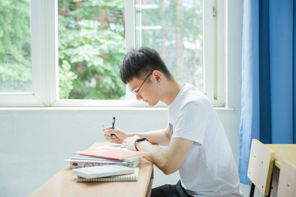 西方经济学在职研究生含金量