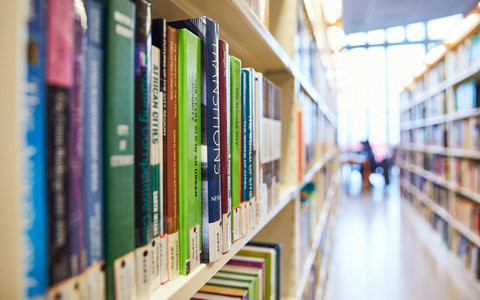 上海交通大学公共管理(MPA)在职研究生好考吗？学制几年？