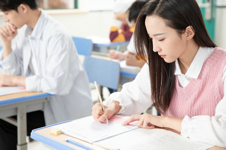 香港岭南大学在职研究生授课方式