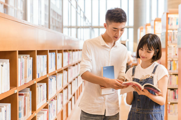 经济学在职研究生一年学费