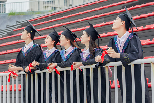 外国语言文学在职研究生学费