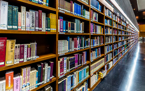 中国人民大学行政管理在职课程培训班考试科目包括哪些？