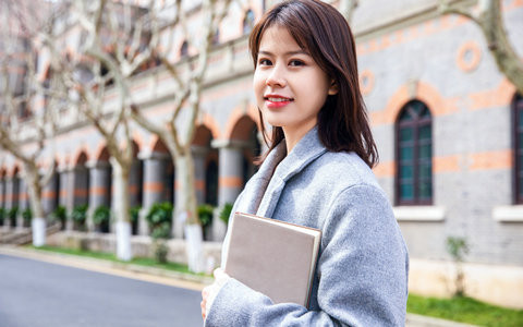 中国人民大学广播电视艺术学在职课程培训班报考条件及要求是什么？