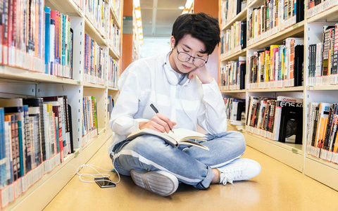 中国医科大学非全日制研究生学费一年多少钱？