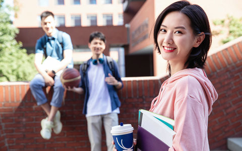 哈尔滨商业大学非全日制研究生学费一年多少钱？