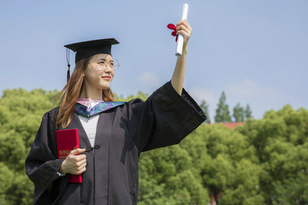 英国开放大学在职研究生招生专业及学费学制