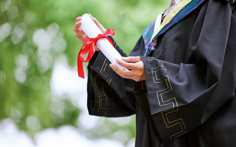2025年中国语言文学在职研究生学费数额
