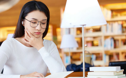 北京理工大学教育学在职研究生学费一年多少钱？