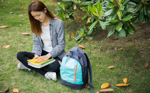 华东师范大学社会工作在职研究生学费一年多少钱？