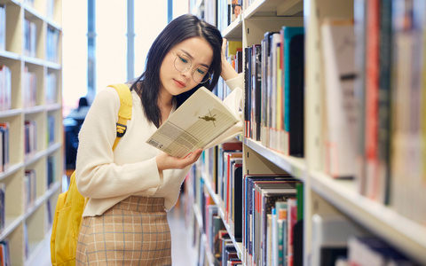 浙江大学工程在职研究生学费一年多少钱？