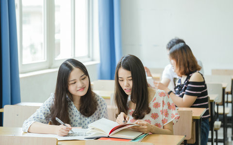 2025年世界经济在职研究生招生院校排名，附学制学费信息！