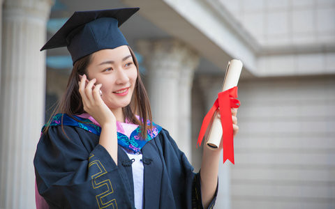 上海交通大学公共管理(MPA)在职研究生学费一年多少钱？