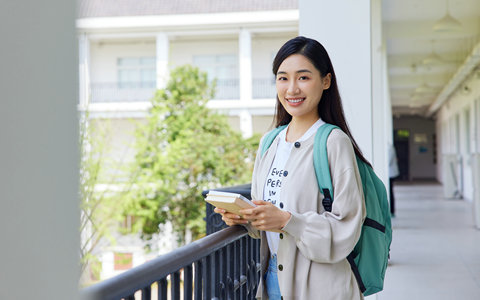 2025年政治经济学在职研究生招生院校排名及学制学费信息
