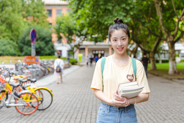 江苏大学工商管理（MBA）在职研究生一年学费