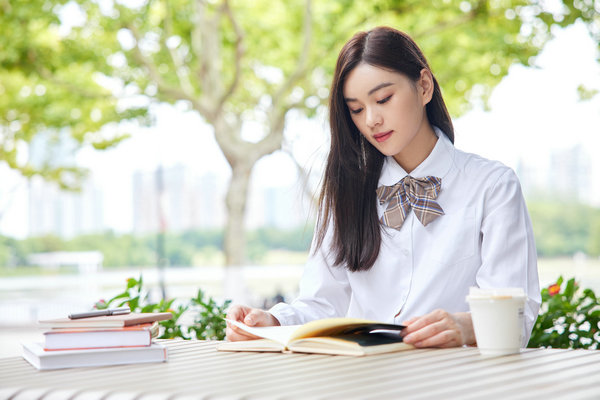 英国开放大学在职研究生报名时间